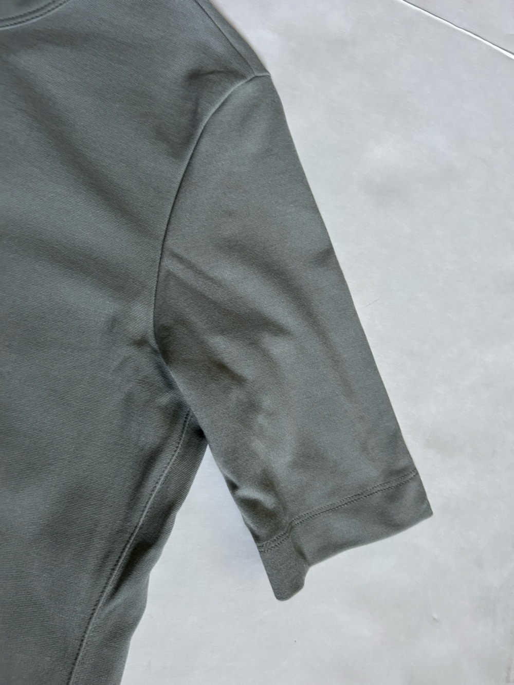 Club Monaco Olive Short-Sleeve Crewneck Top used Size S. - Picture 3 of 8